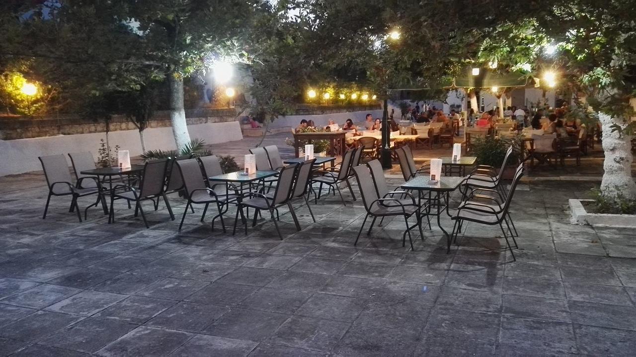 Hotel Finikas เมโธนี ภายนอก รูปภาพ